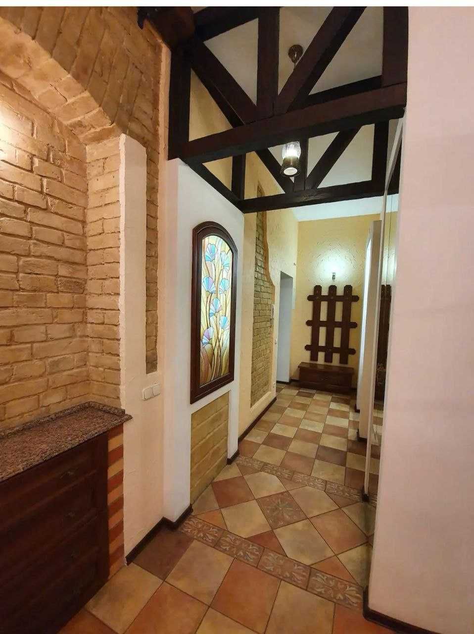 Renovated 2-Bedroom Apartment in Historic Building