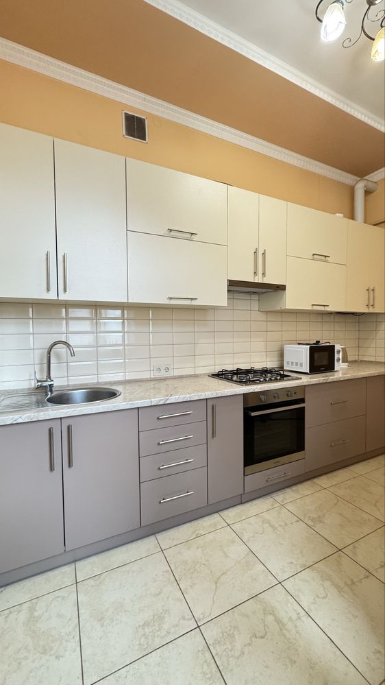 Spacious 1-Bedroom Apartment with Private Entrance