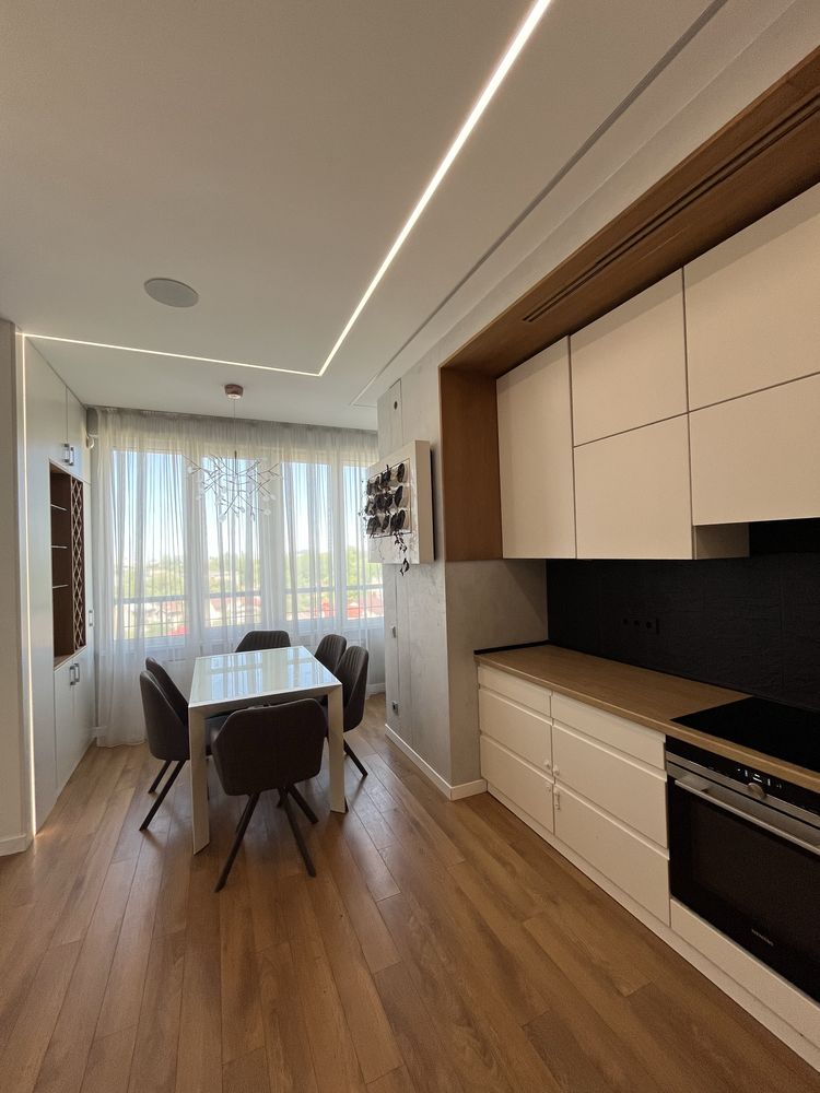 1-Bedroom Apartment in Avalon Garden Complex with Designer Renovation