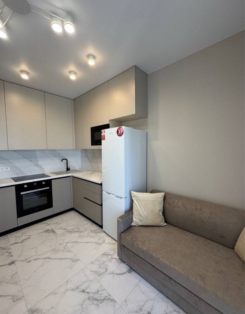 Modern Apartment with Designer Interior and Full Amenities