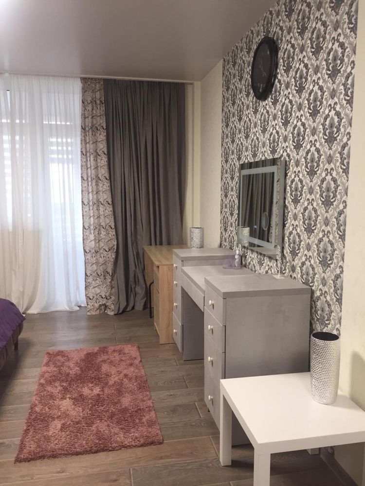 Modern Apartment with Designer Renovation and Full Amenities