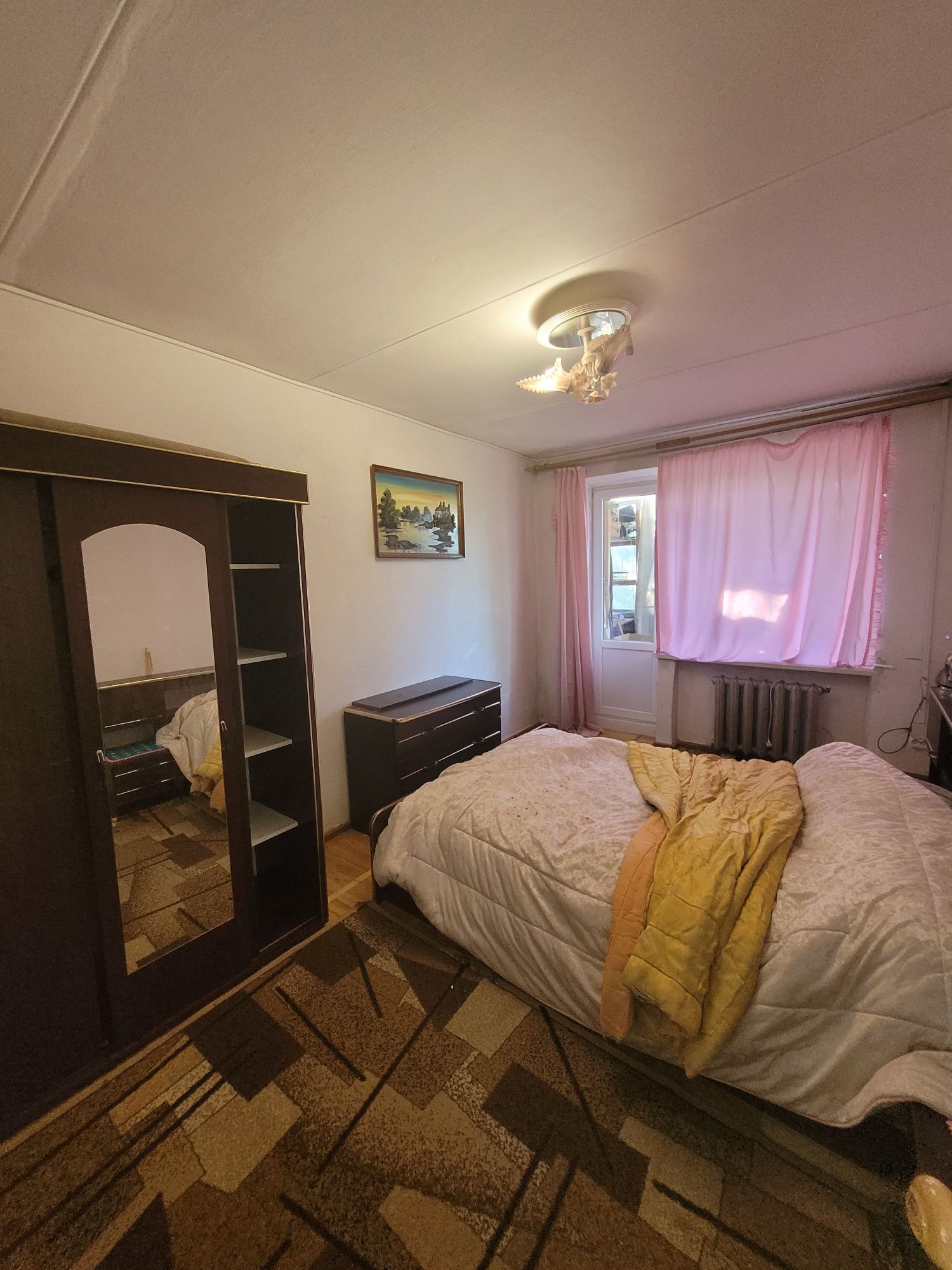 3-Bedroom Apartment with Electric Heating in Drohobych