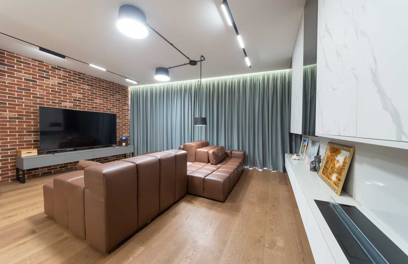 Exclusive Panoramic Penthouse with Designer Renovation in Avtograph Complex