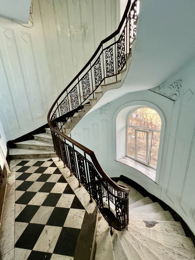2-Room Apartment near Lviv Polytechnic with High Ceilings and Balcony