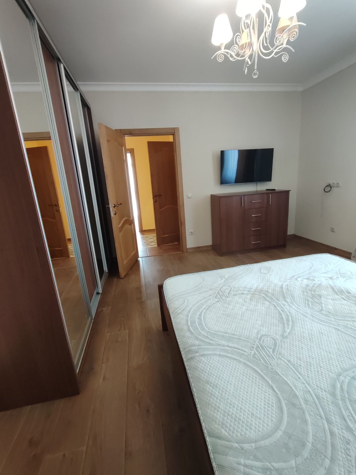 Spacious Two-Level Apartment in Uzhgorod with Amenities