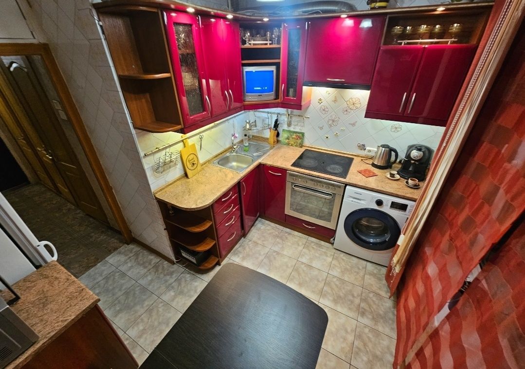 3-Bedroom Apartment Near Metro with Shelter