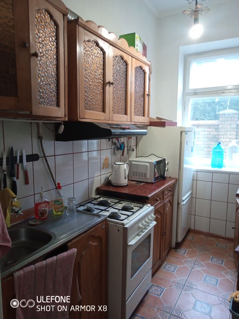 Two-bedroom apartment with garage in Chernivtsi