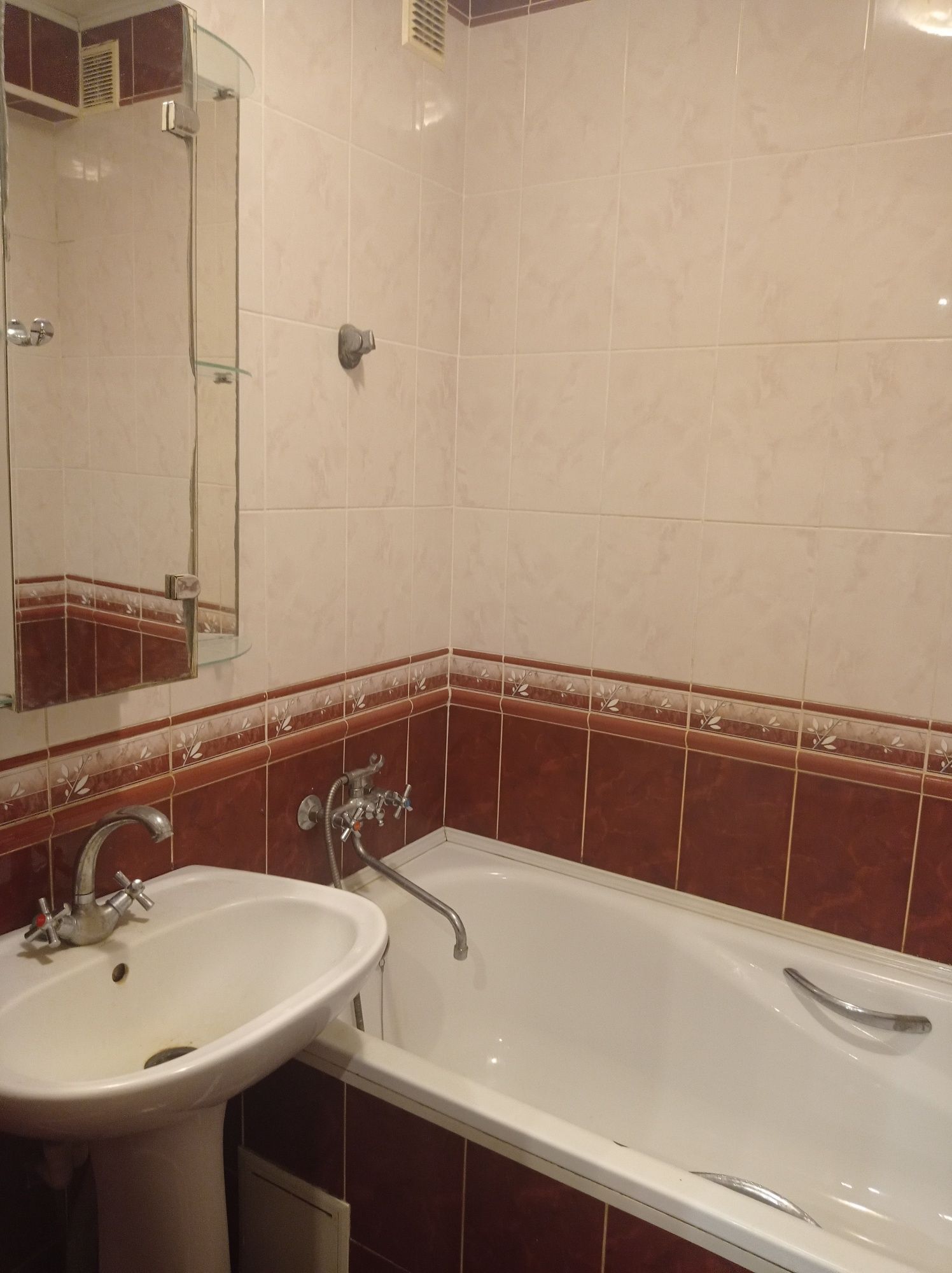 Two-room apartment in city center, 4th floor, with individual electric heating