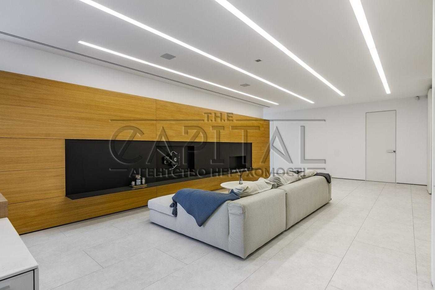 Luxury 200m² Designer Apartment in Triumph Complex