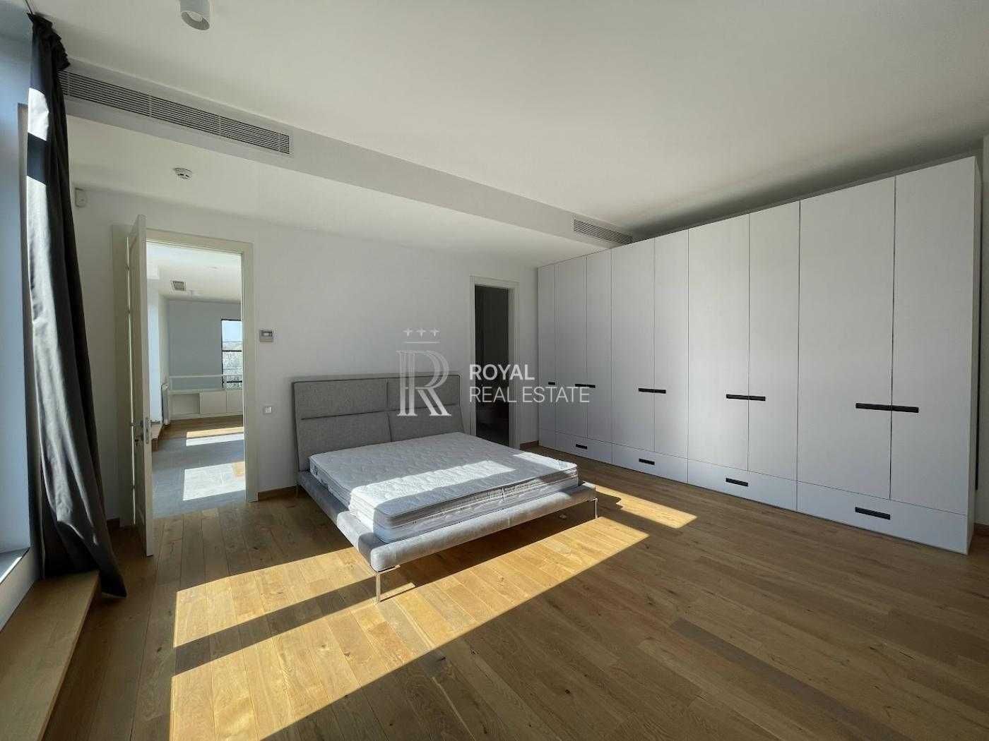 Luxurious Two-Level Penthouse with Private Terraces