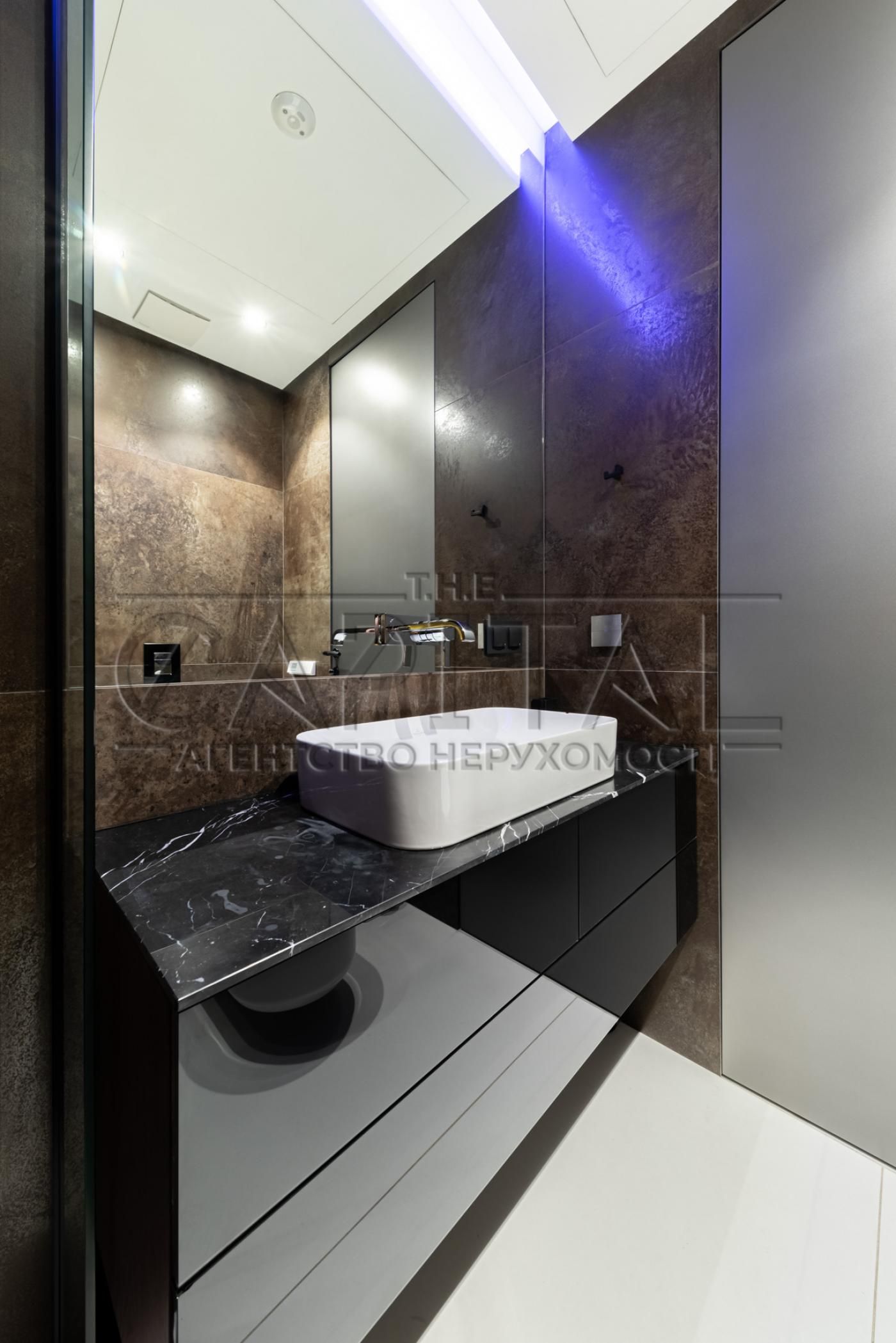 Luxury 3-Bedroom Apartment in Novopecherski Lipky Complex, Kyiv