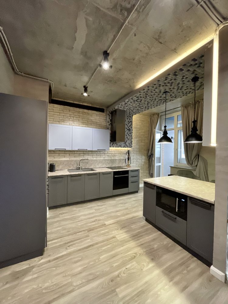 Modern Loft Apartment with Fireplace in Arkadia
