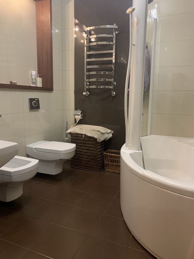 Spacious 3-Bedroom Apartment with Fireplace Near Parks