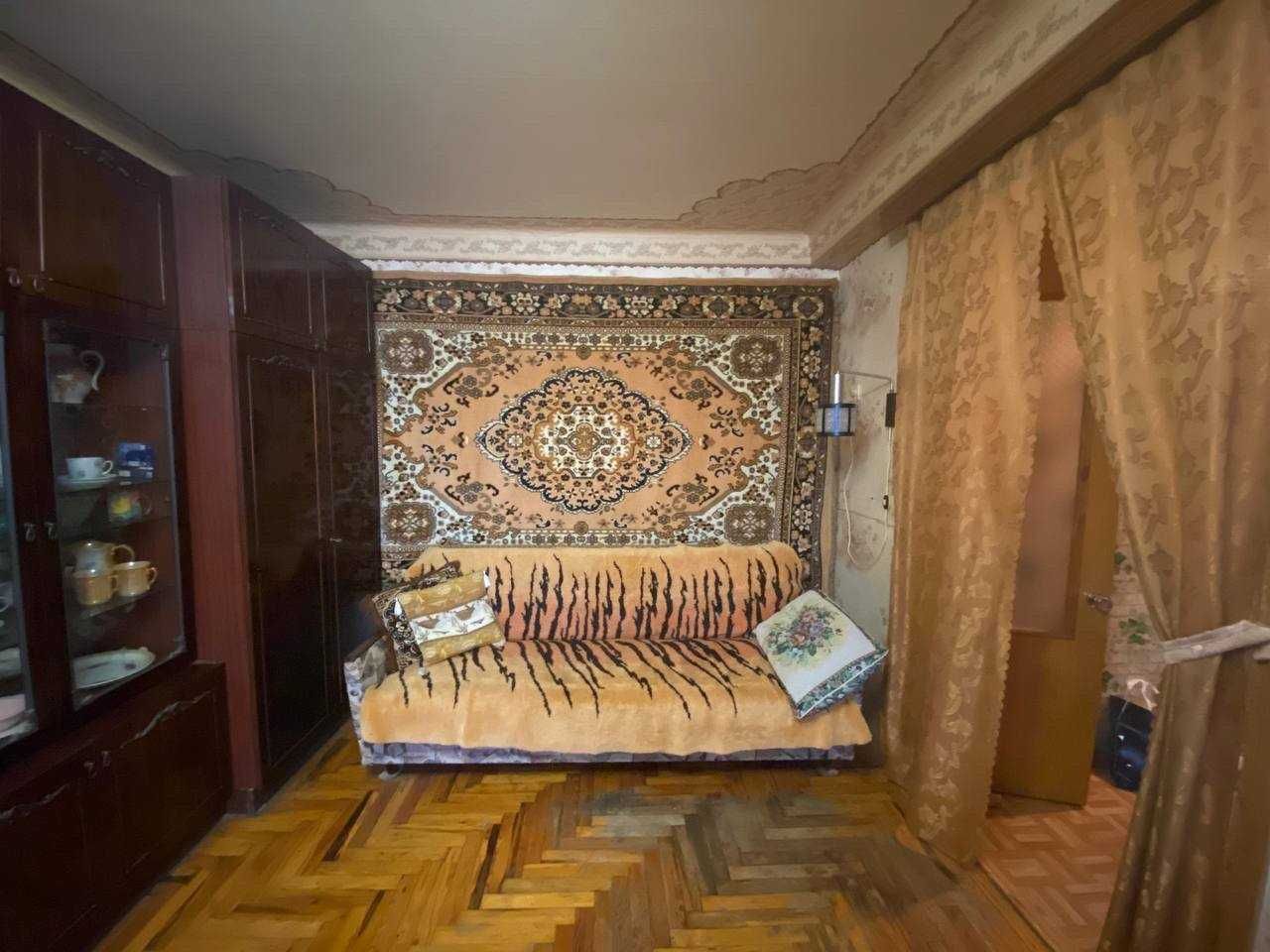 Spacious 2-Room Apartment with Balcony in Historic Area