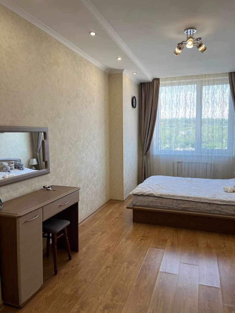 Spacious Two-Room Apartment in Zhuravlevsky Complex, Kyiv