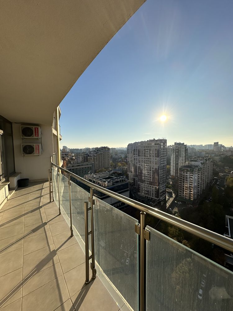 Modern 2-Bed Apartment with Sea View in Arcadia