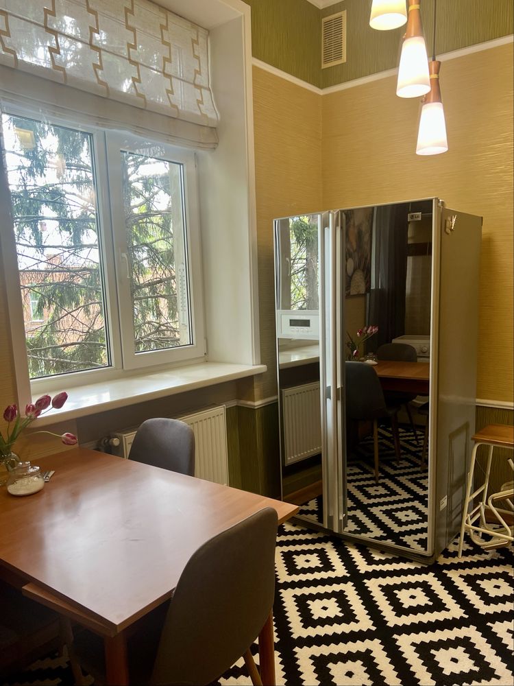 3-Room Apartment in Poltava City Center with Botanical Garden View