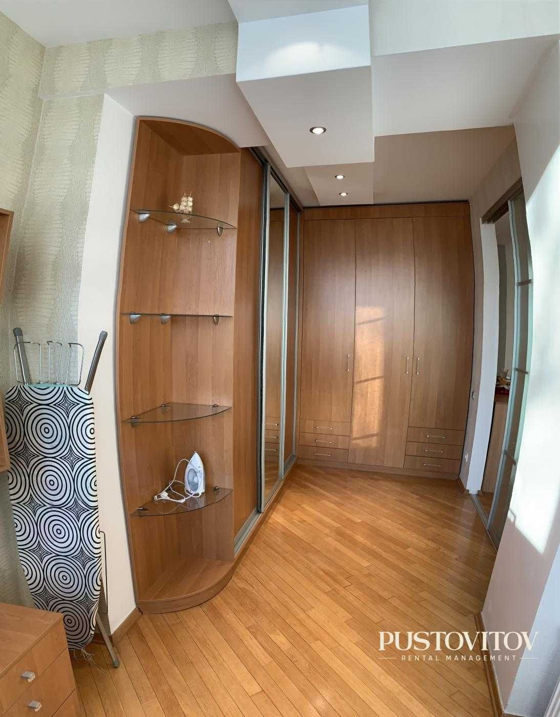 Spacious Sea View Apartment at Liderovsky Boulevard