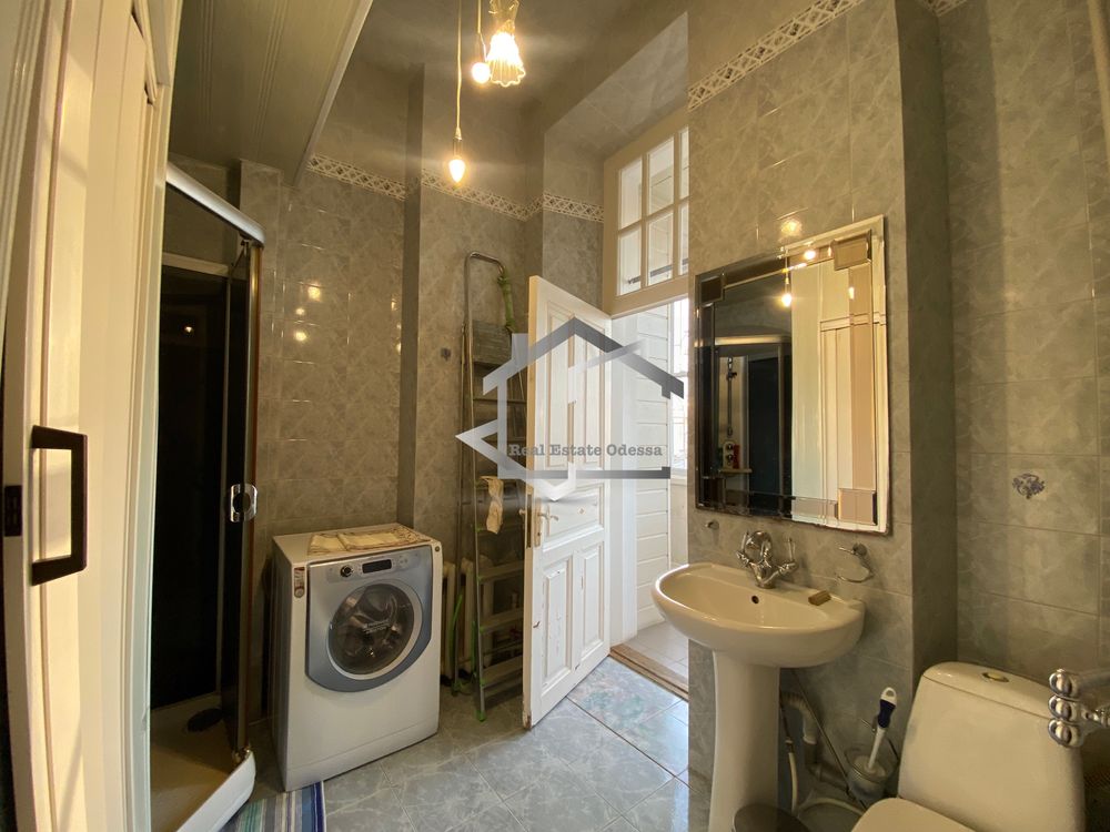 Spacious 3-Bedroom Apartment near Odessa Attractions
