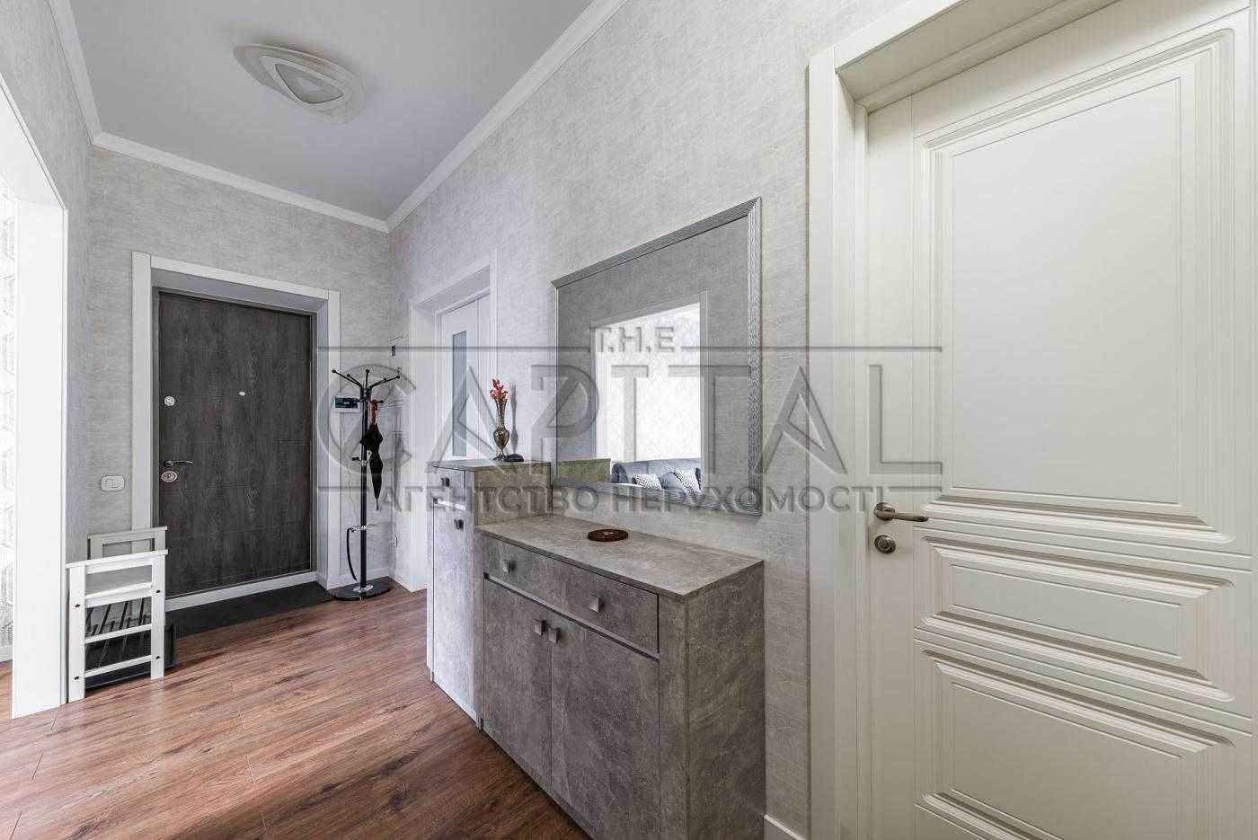 Two-bedroom apartment on Khreshchatyk Street with city center location