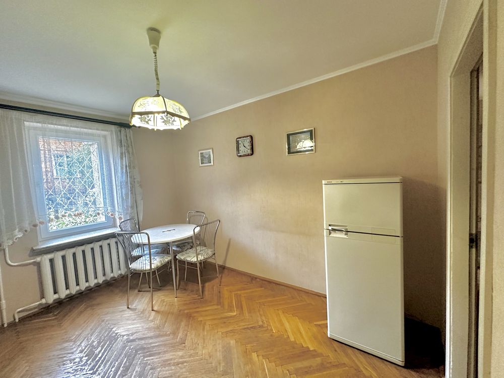 Cozy 2-room apartment in brick building, ground floor