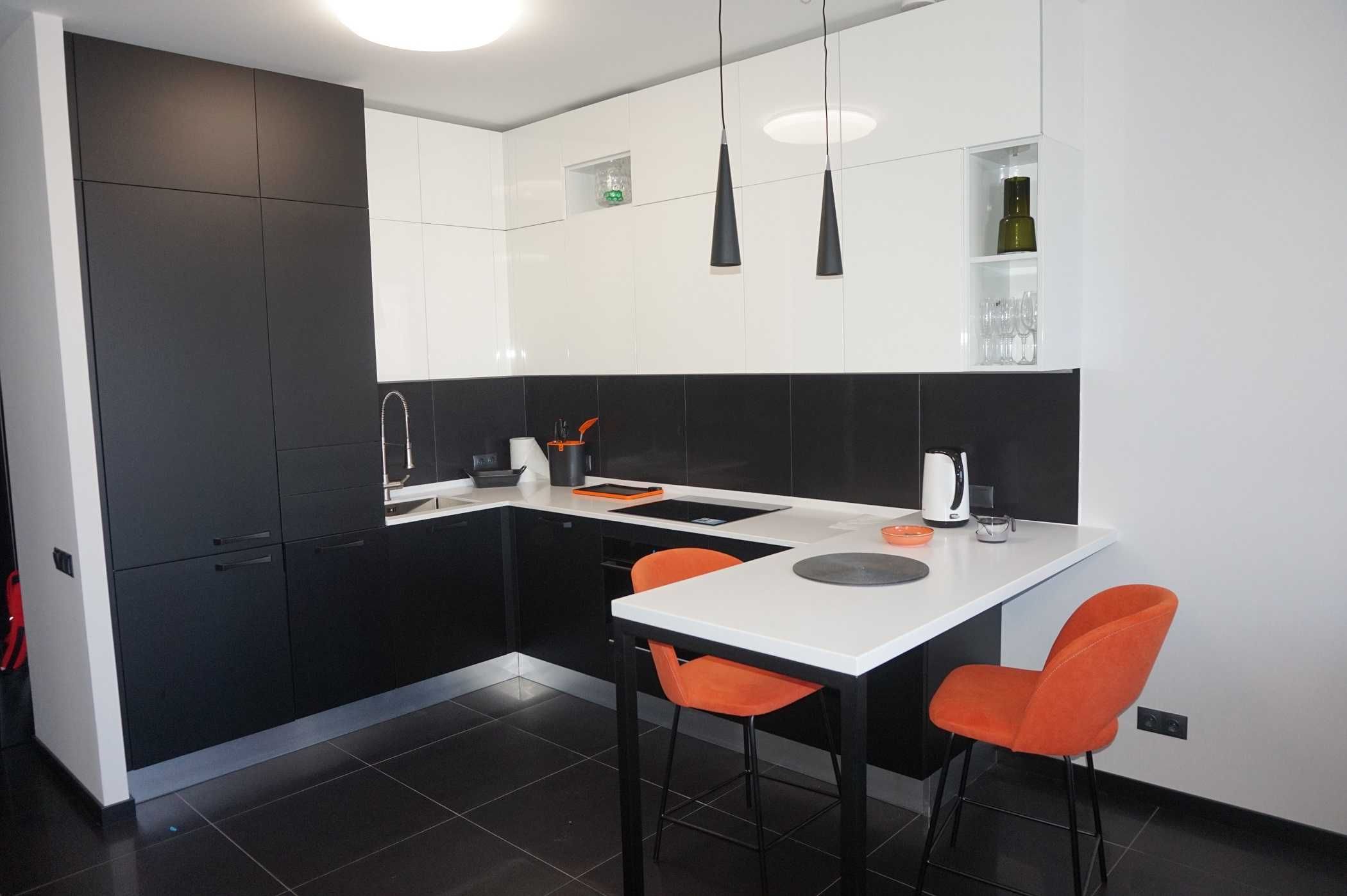 1-bedroom apartment near Slavutych metro with exclusive renovation