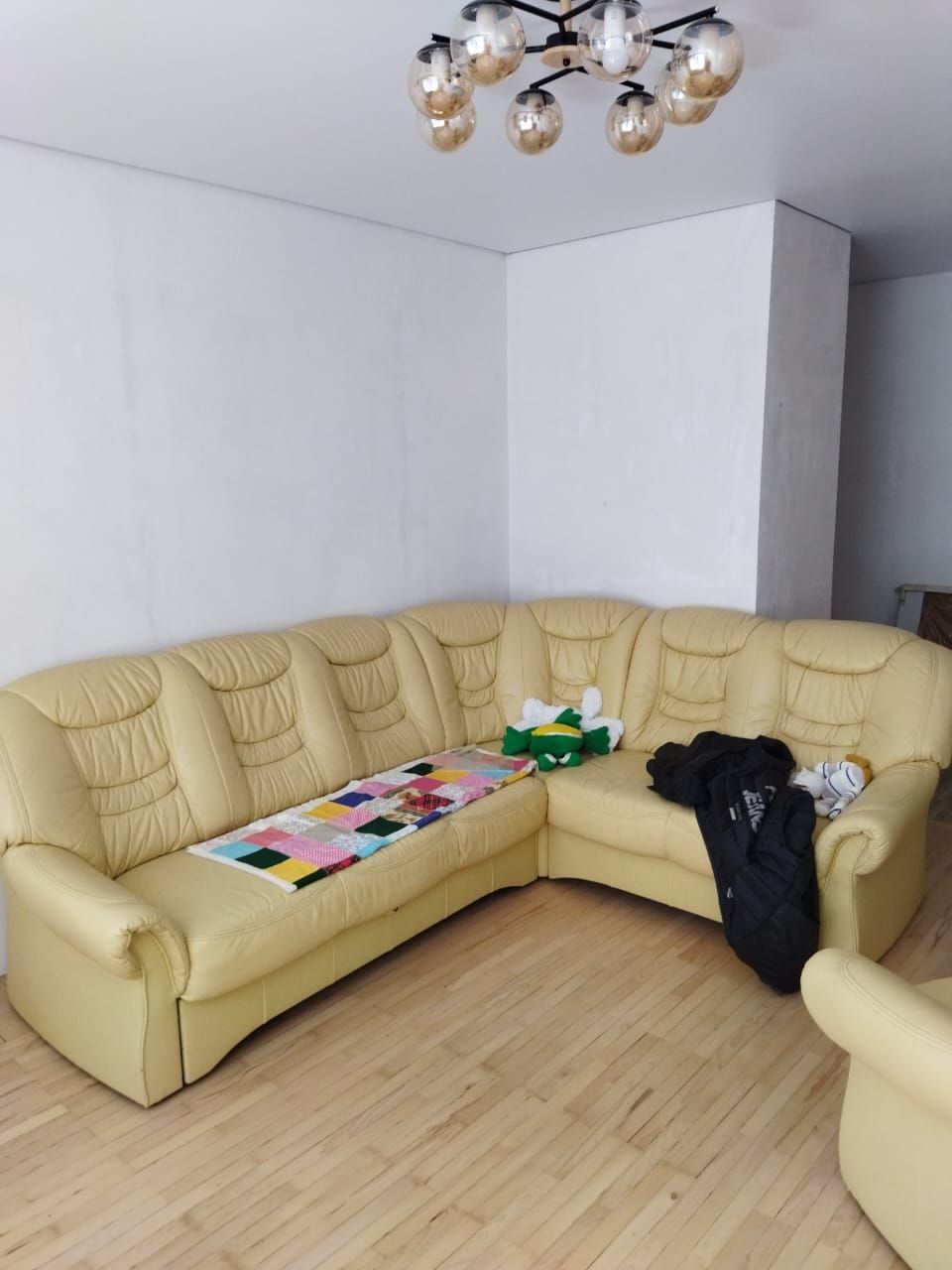 3-Room Apartment in Lazurnyi District