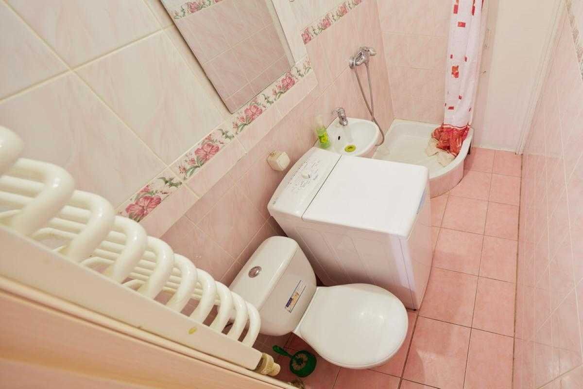 1-Room Apartment on Pekarska Street with Comfortable Furnishings
