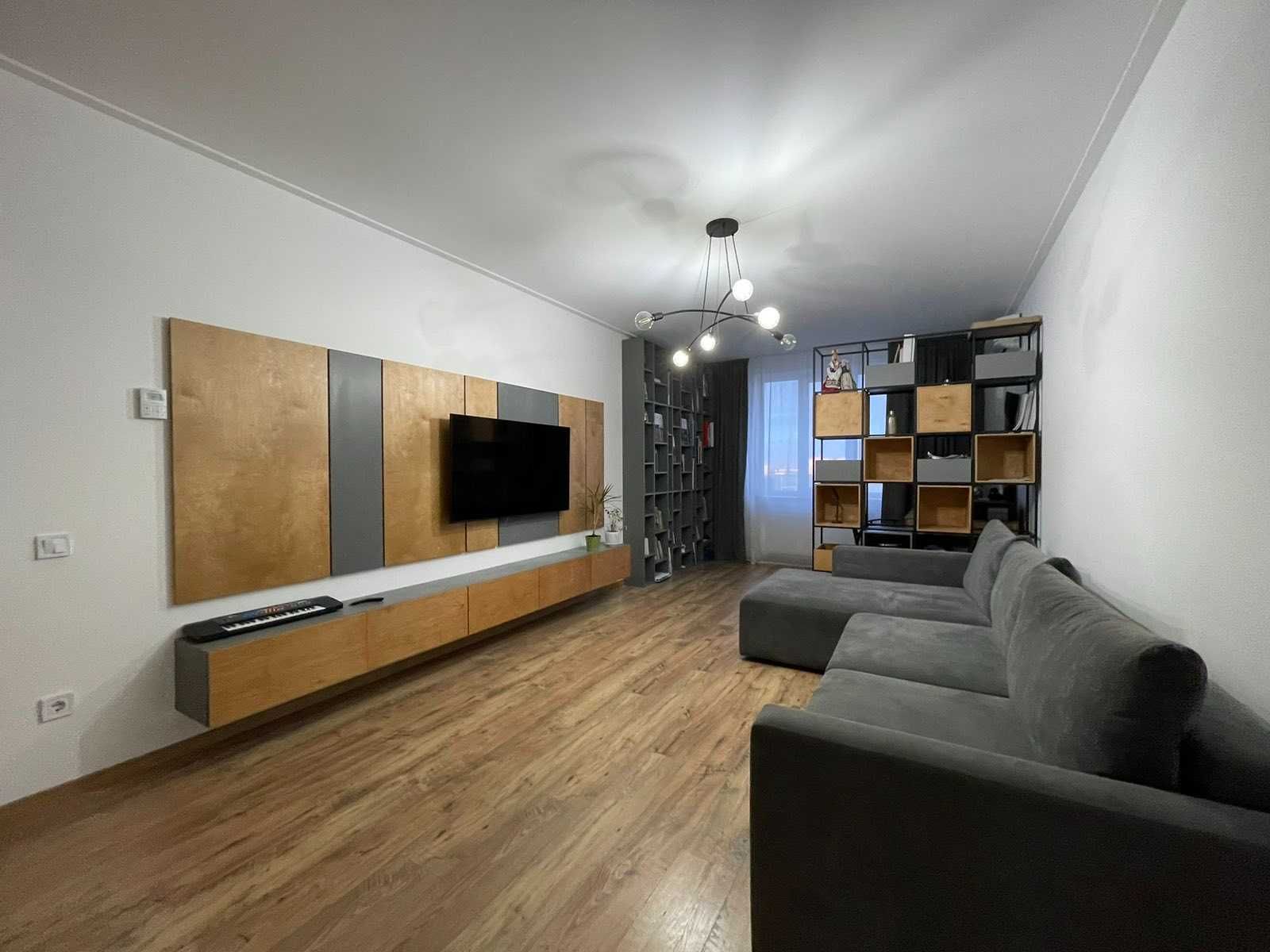 Modern 2-Bedroom Apartment with Panoramic Windows
