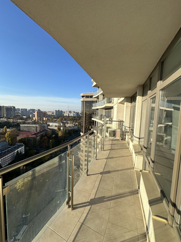 Modern 2-Bed Apartment with Sea View in Arcadia