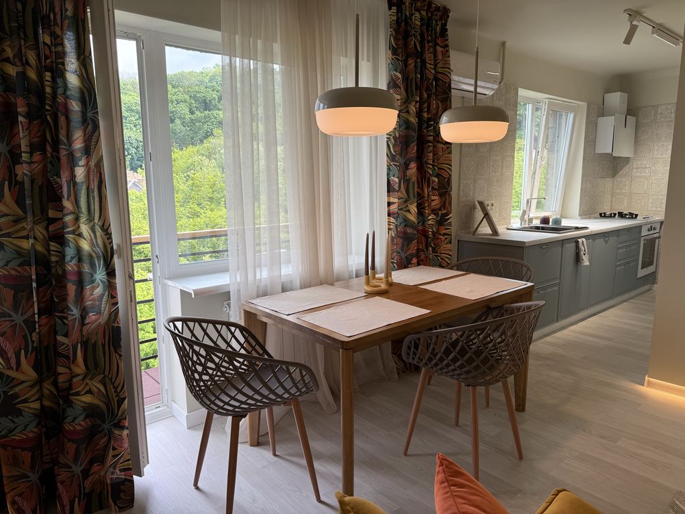 Cozy apartment in Podil near Poshtova metro, designer renovation, 2 balconies