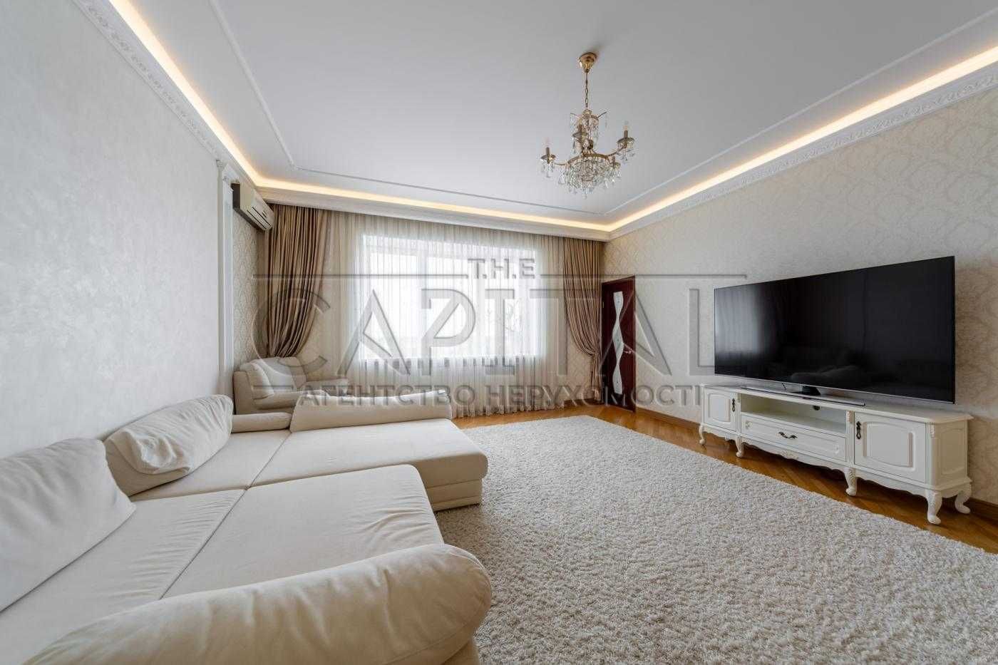 Spacious 3-bedroom apartment near Obolonska Embankment
