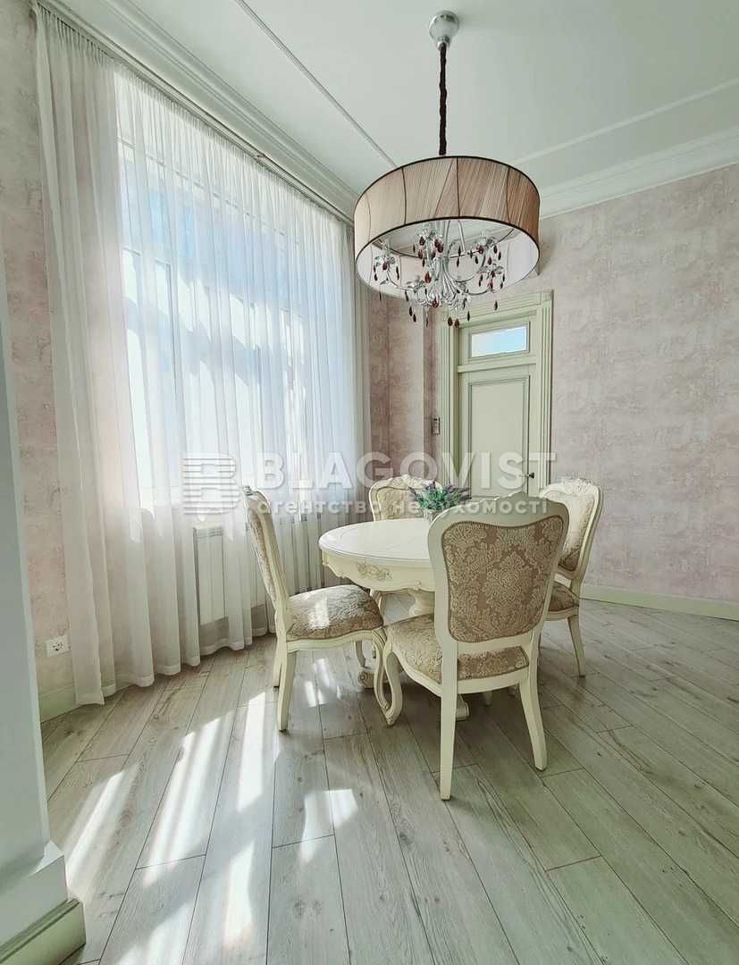 3-Room Apartment in City Center, Khreshchatyk 23, High-Quality French Provence Style