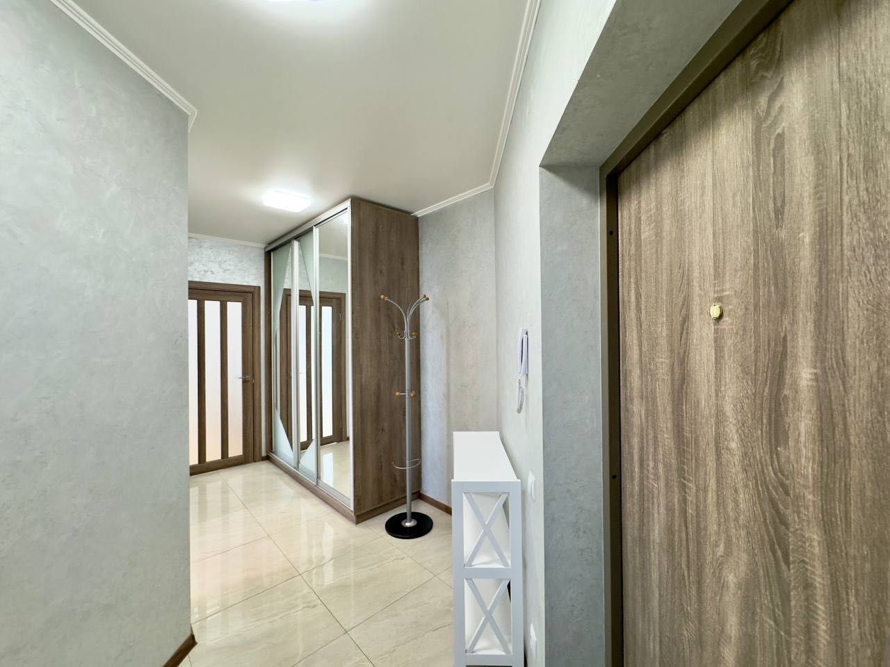 1-Bedroom Apartment with Separate Kitchen, Balcony, and Full Appliance Set