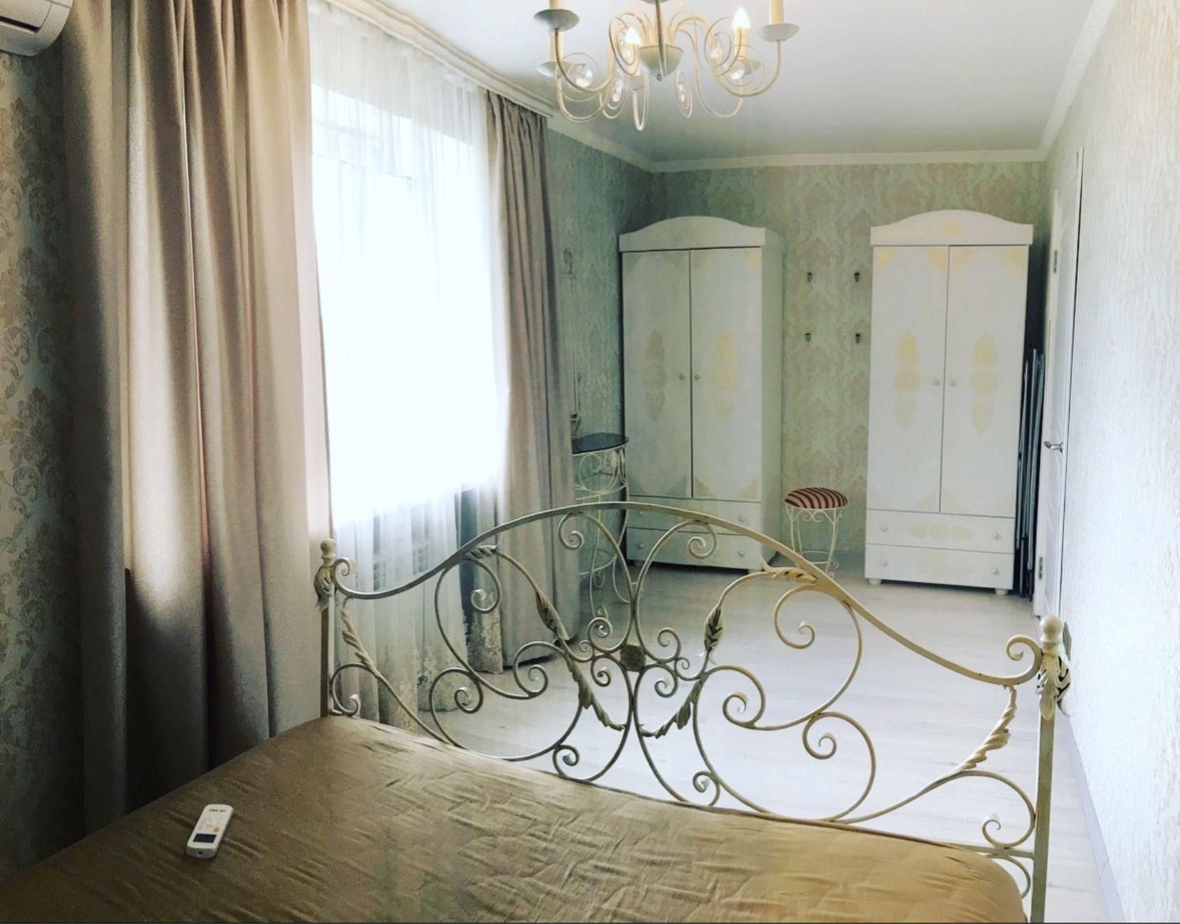 2-Room Apartment near Zvynarytska Metro, Designer Renovation