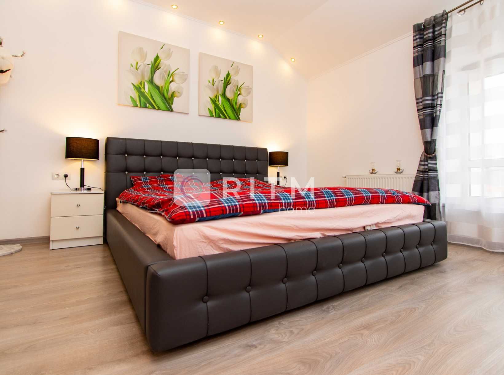 Modern 4-Bedroom Duplex with Fireplace in New Building