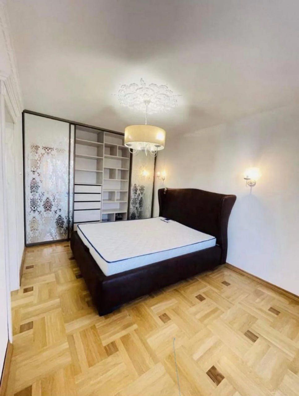 2-Room Apartment on Jasminova Street with Park View