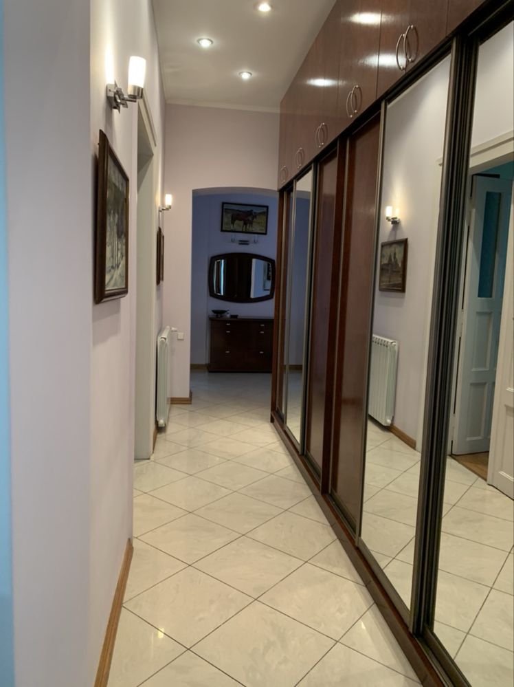 4-Room Apartment in Central Location near Citadel Park