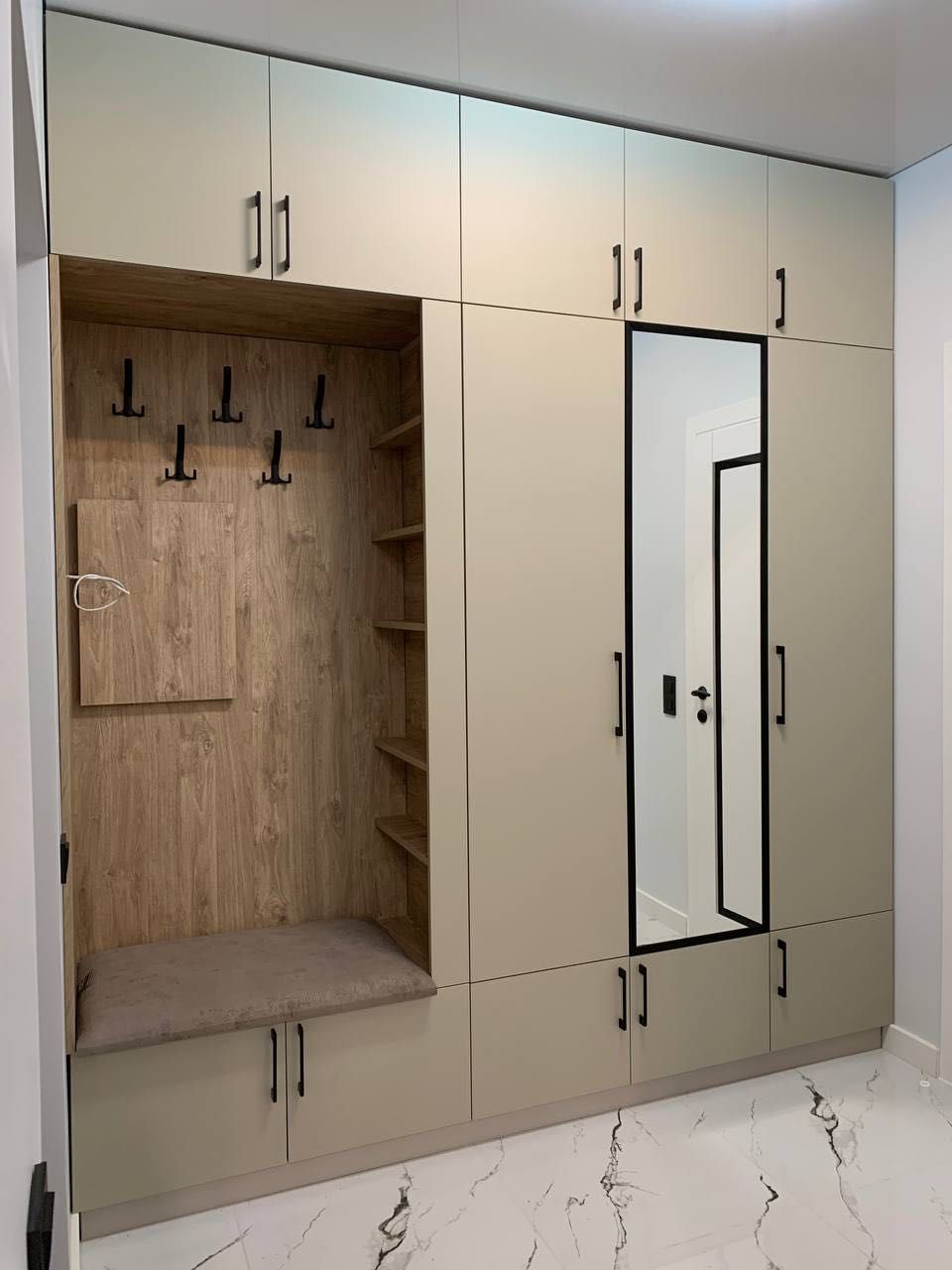 Stylish 1-bedroom apartment in city center with modern amenities