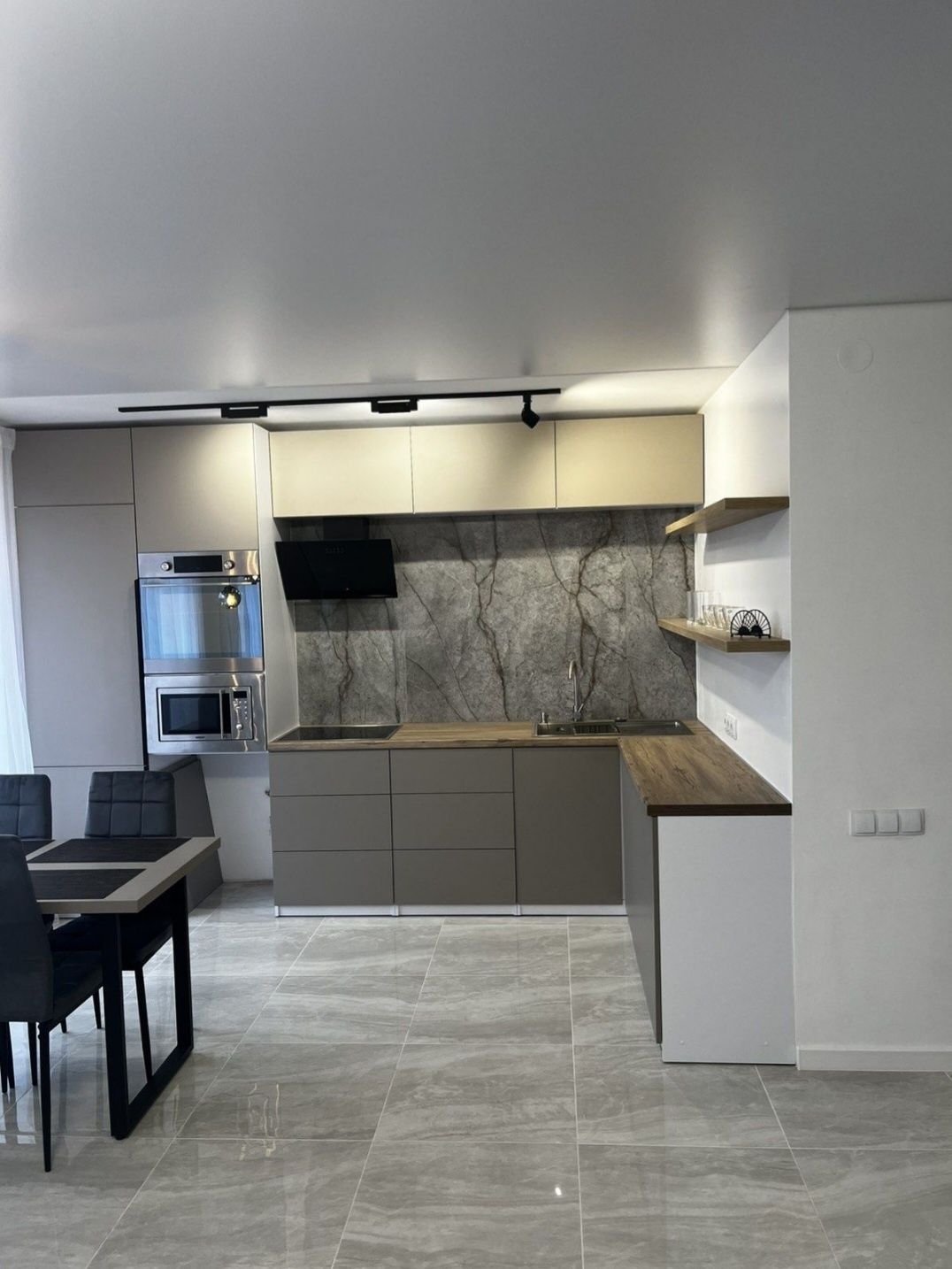 Modern 40m² Studio with Designer Renovation in Center