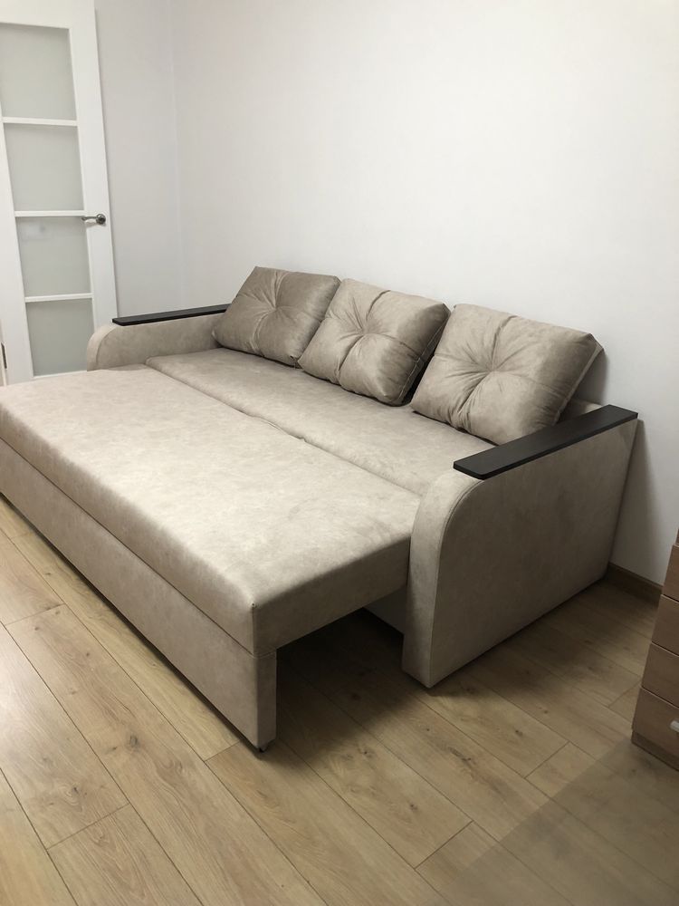 Modern 2-Bedroom Apartment Near Poznyaki Metro