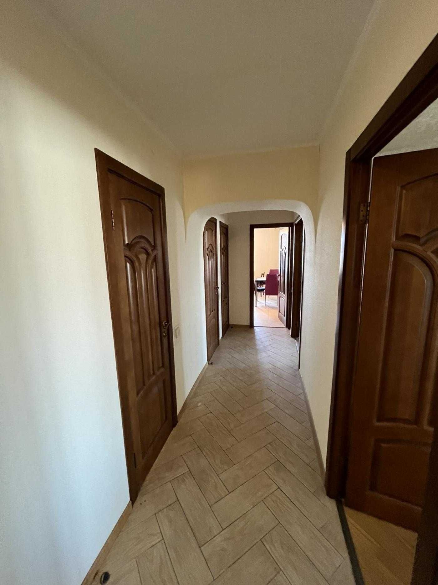 3-room spacious apartment with designer interior and multiple amenities