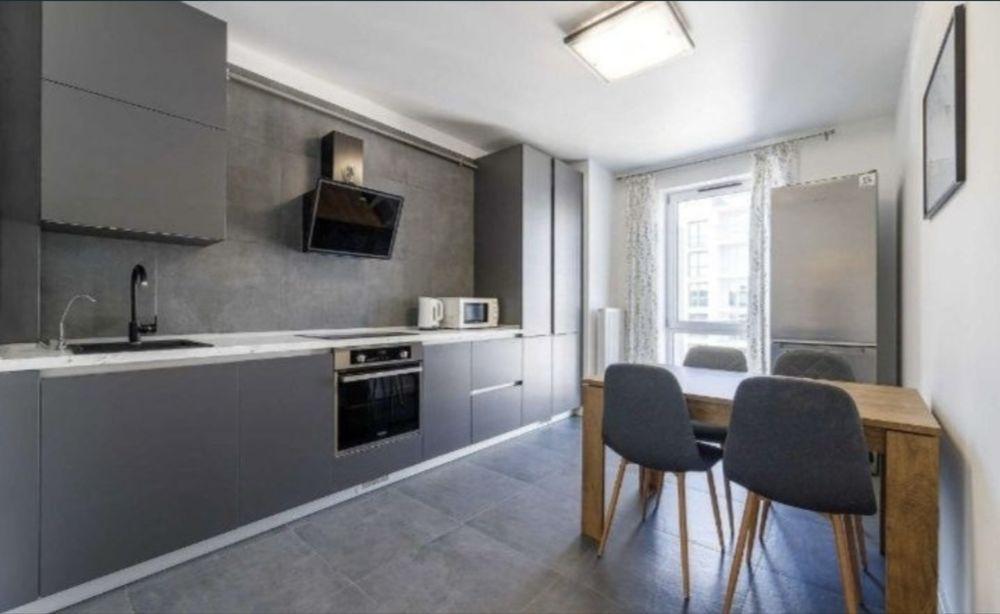 Spacious 2-bedroom apartment with renovation on Maloholoskivska Street