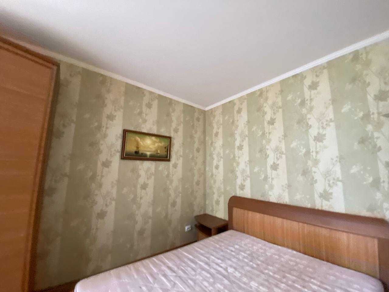 Жеңіс көшесіндегі 3 бөлмелі және жөнделген пәтер