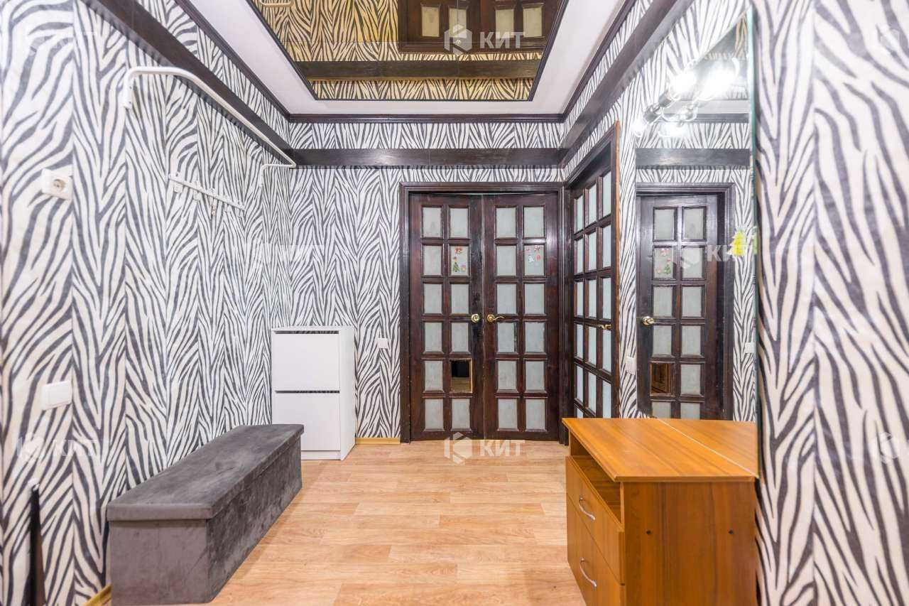 Spacious 2-Room Apartment Near Metro and Park