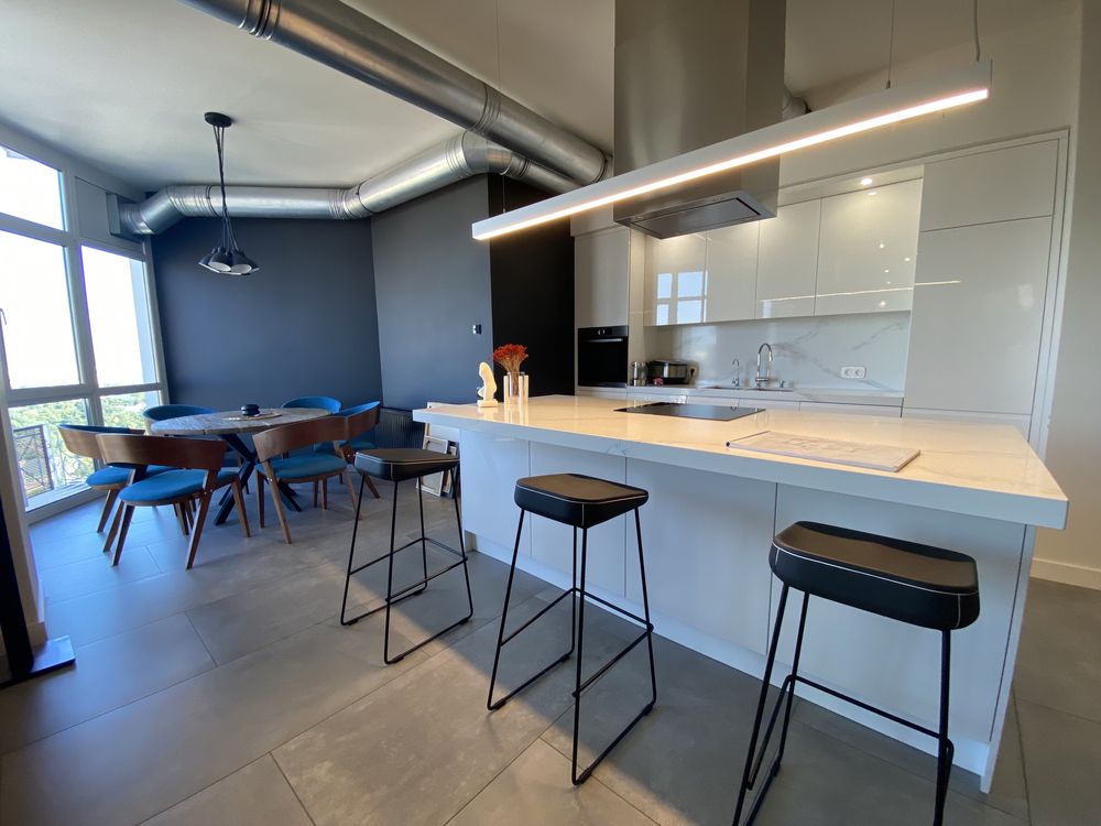 Luxurious Two-Level Penthouse with Designer Renovation