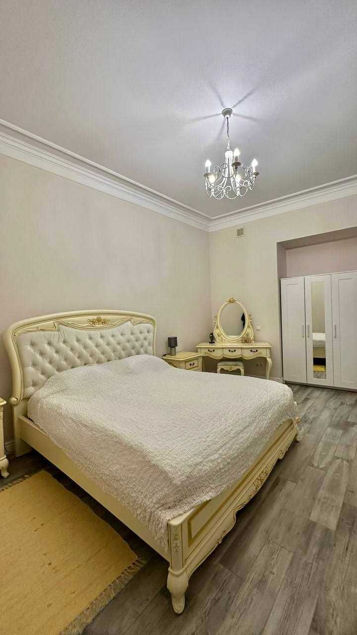 Spacious 2-Room Apartment in Dragomanov Street, City Center