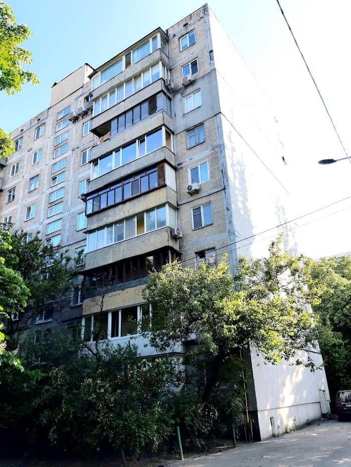 1-Room Apartment with Modern Amenities near Lybidska Metro