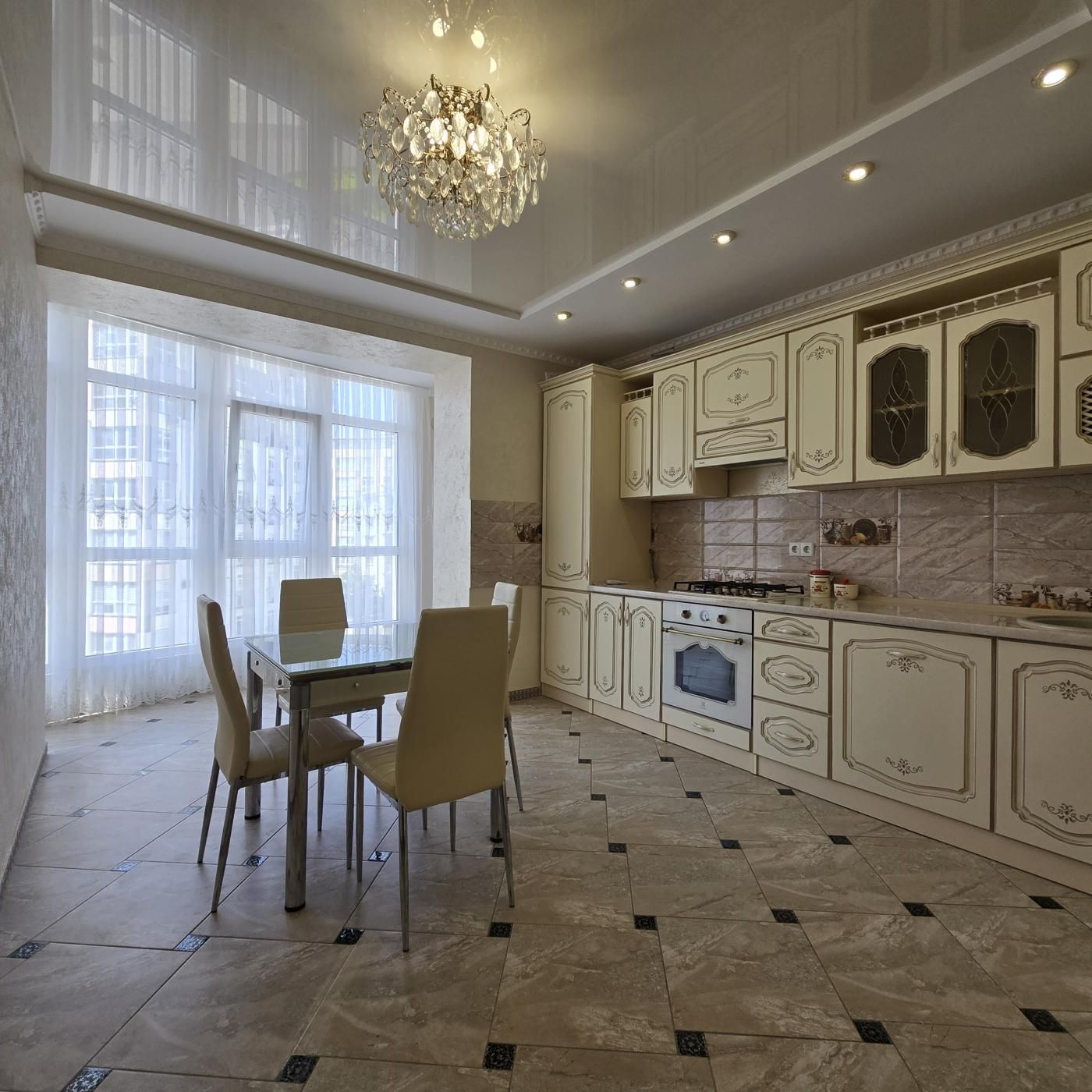 Two-room apartment near city lake with premium renovation