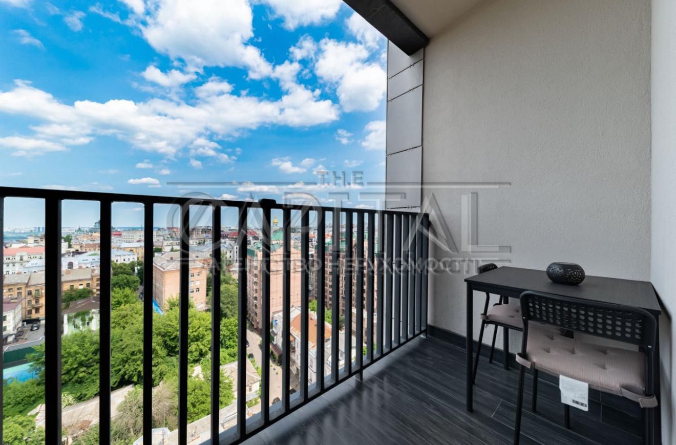 Stylish 1-bedroom apartment in premium residential complex 'Yaroslaviv Grad' in Kyiv city center